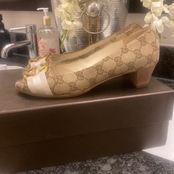 Gucci authentic! Real Real Real at a steal ! - Picture 4 of 6